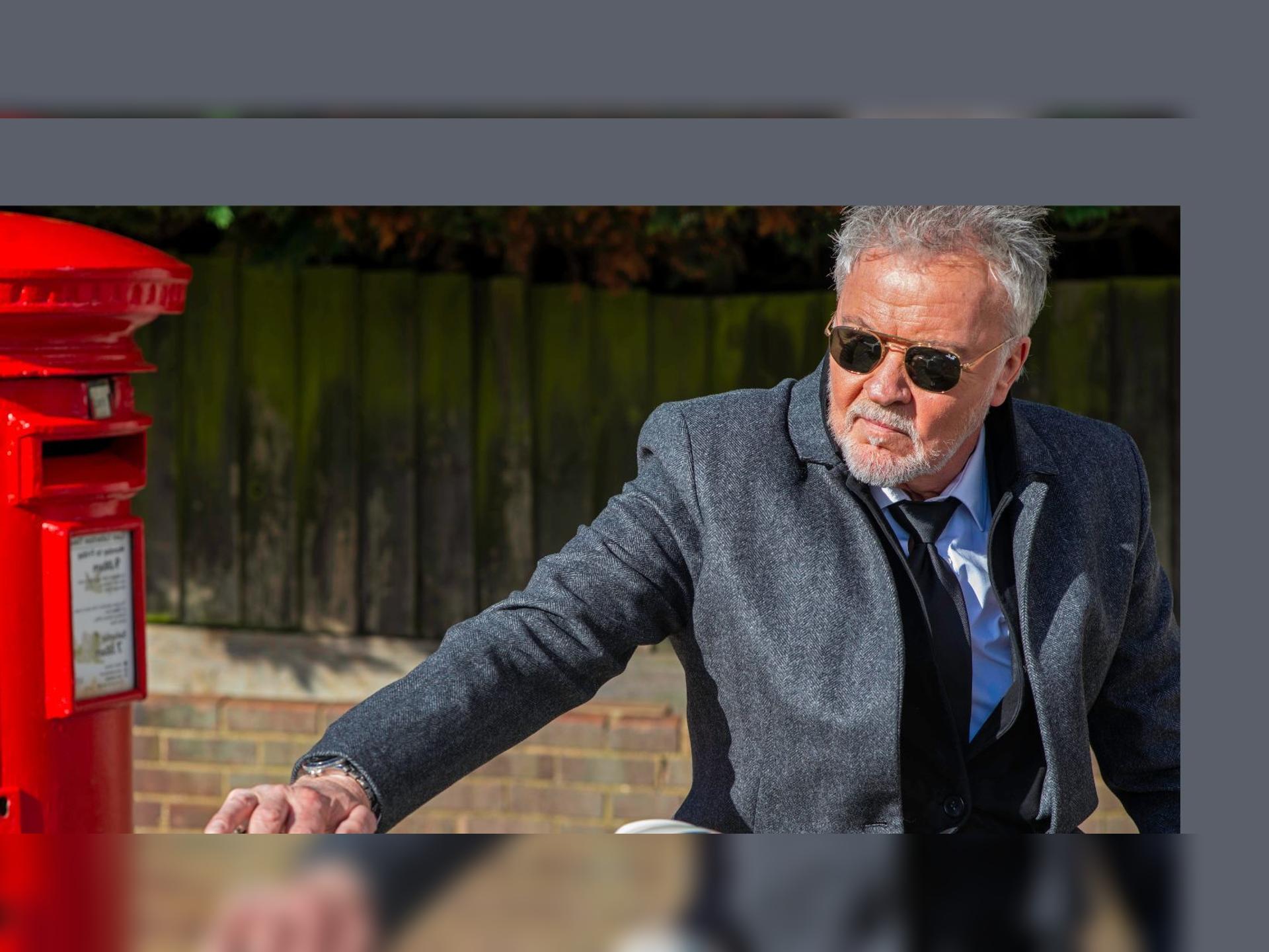 Paul Young - Behind the Lens