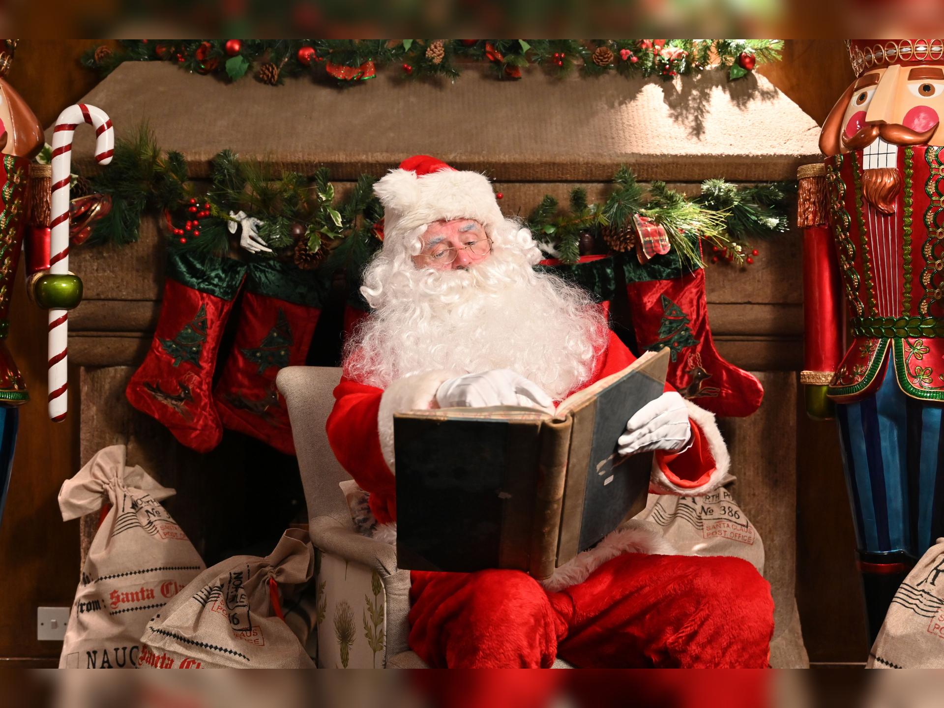 Storytelling with Santa at The National Wallace Monument