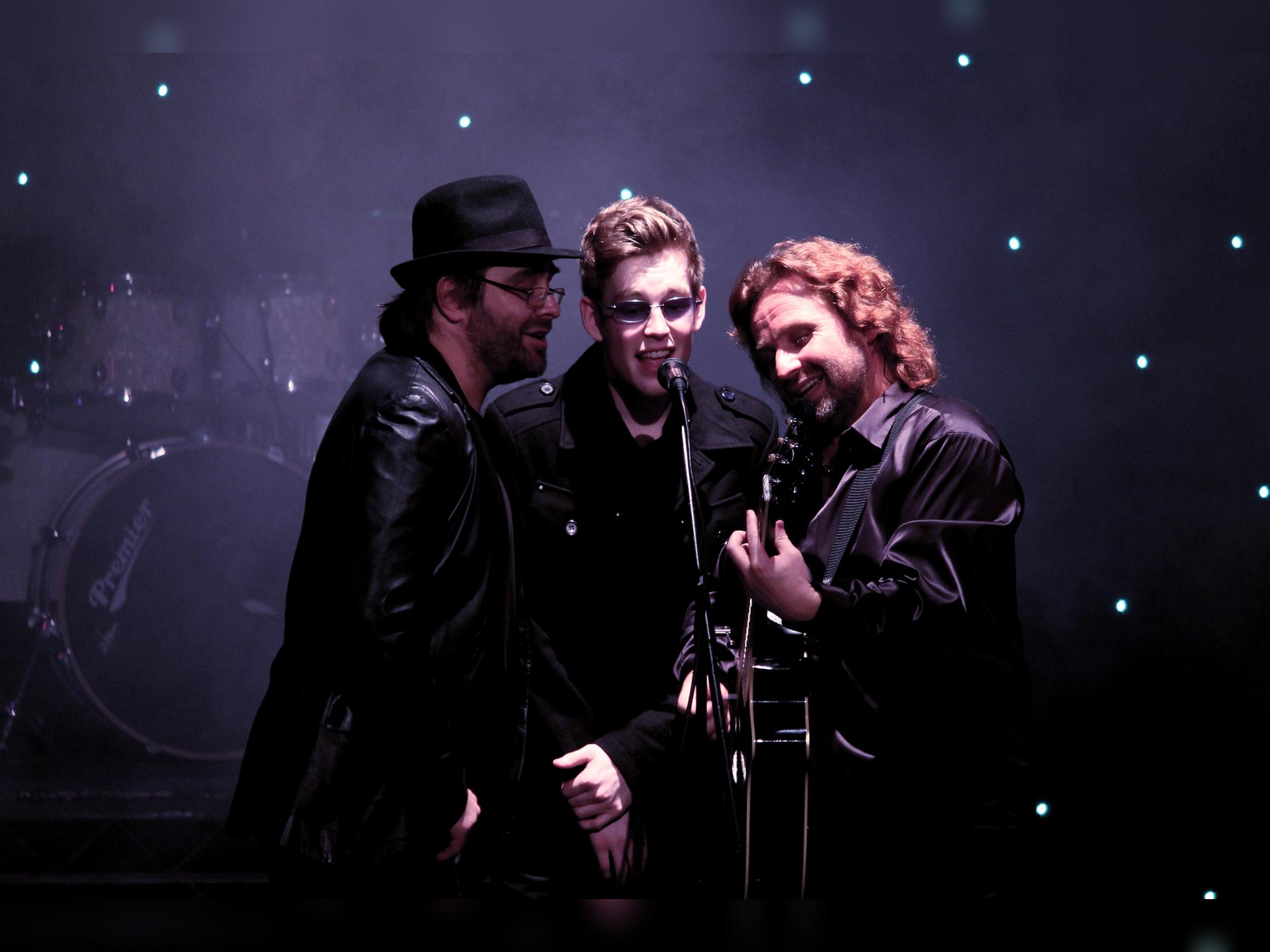 Jive Talkin' perform The Bee Gees
