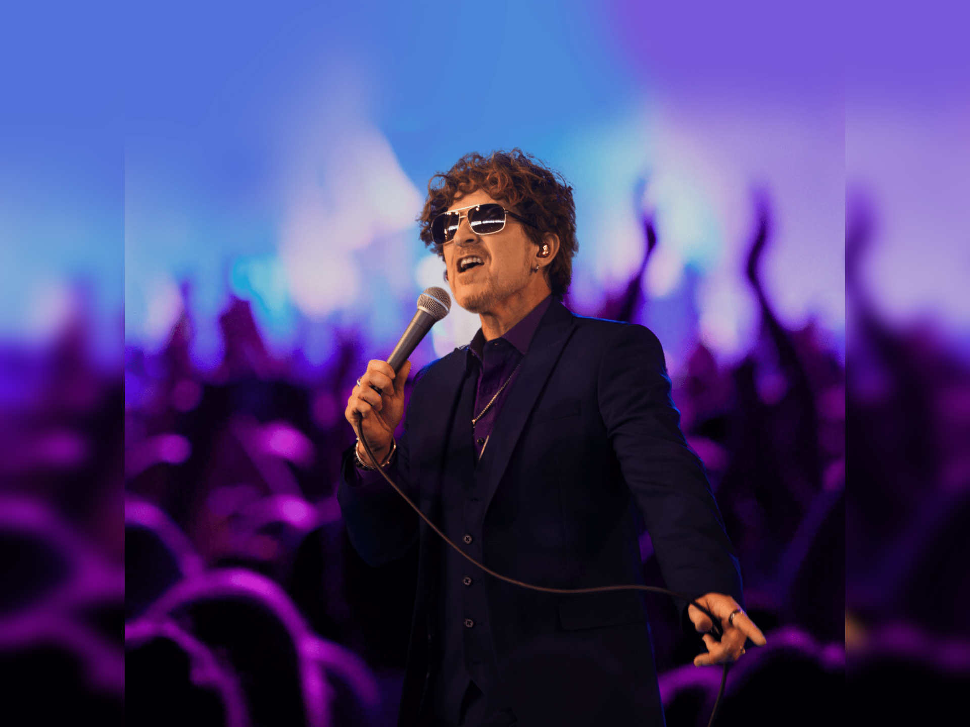 Holding Back the Years: 40 Years of Simply Red