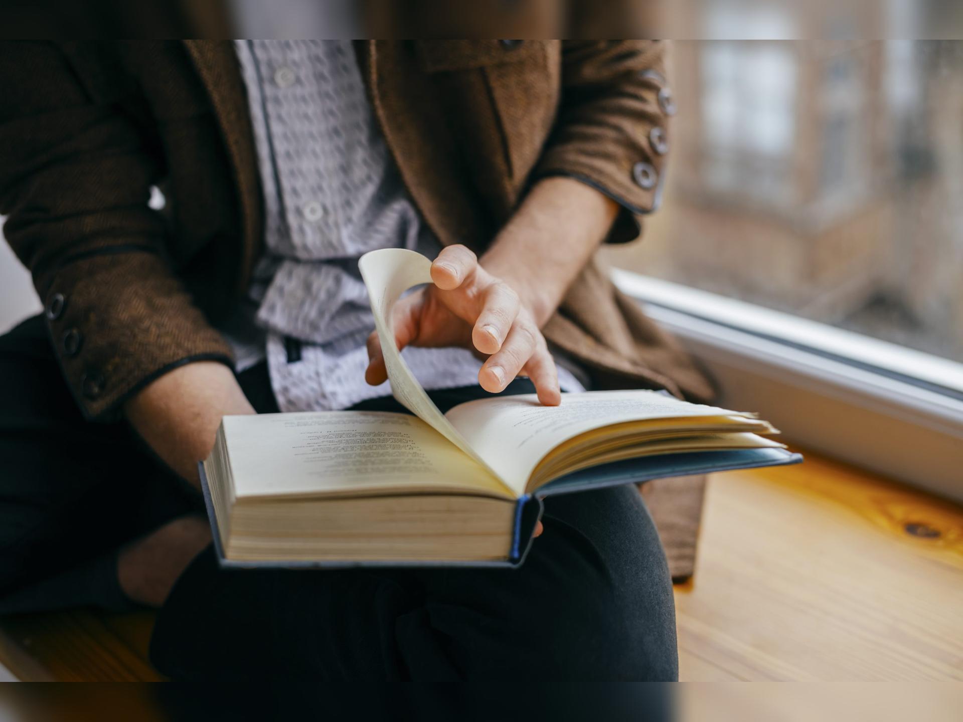Hardbackers Book Chat