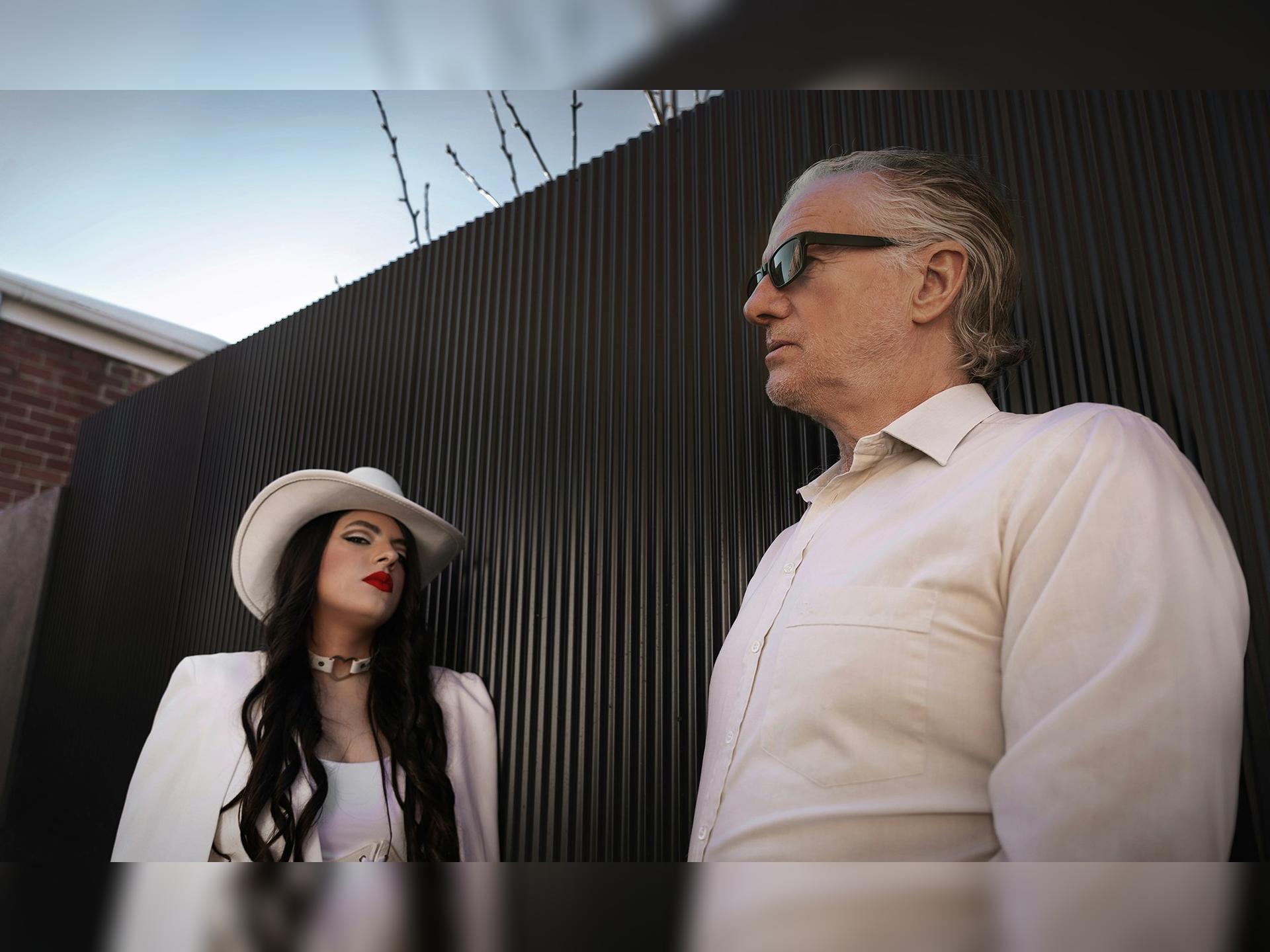 Mick Harvey & Amanda Acevedo: Stripped Back + Singing