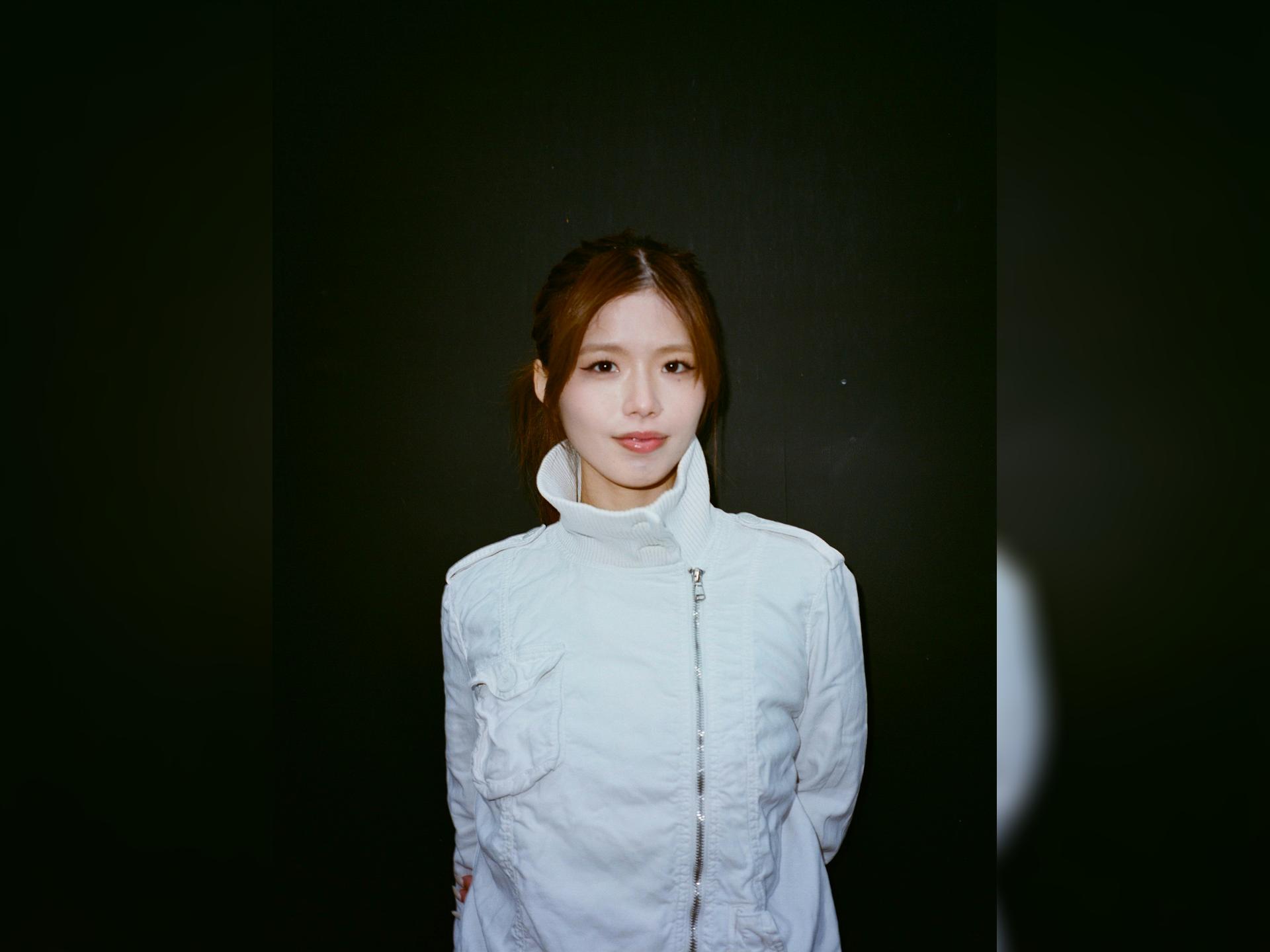 Riria Presents 'Floating'