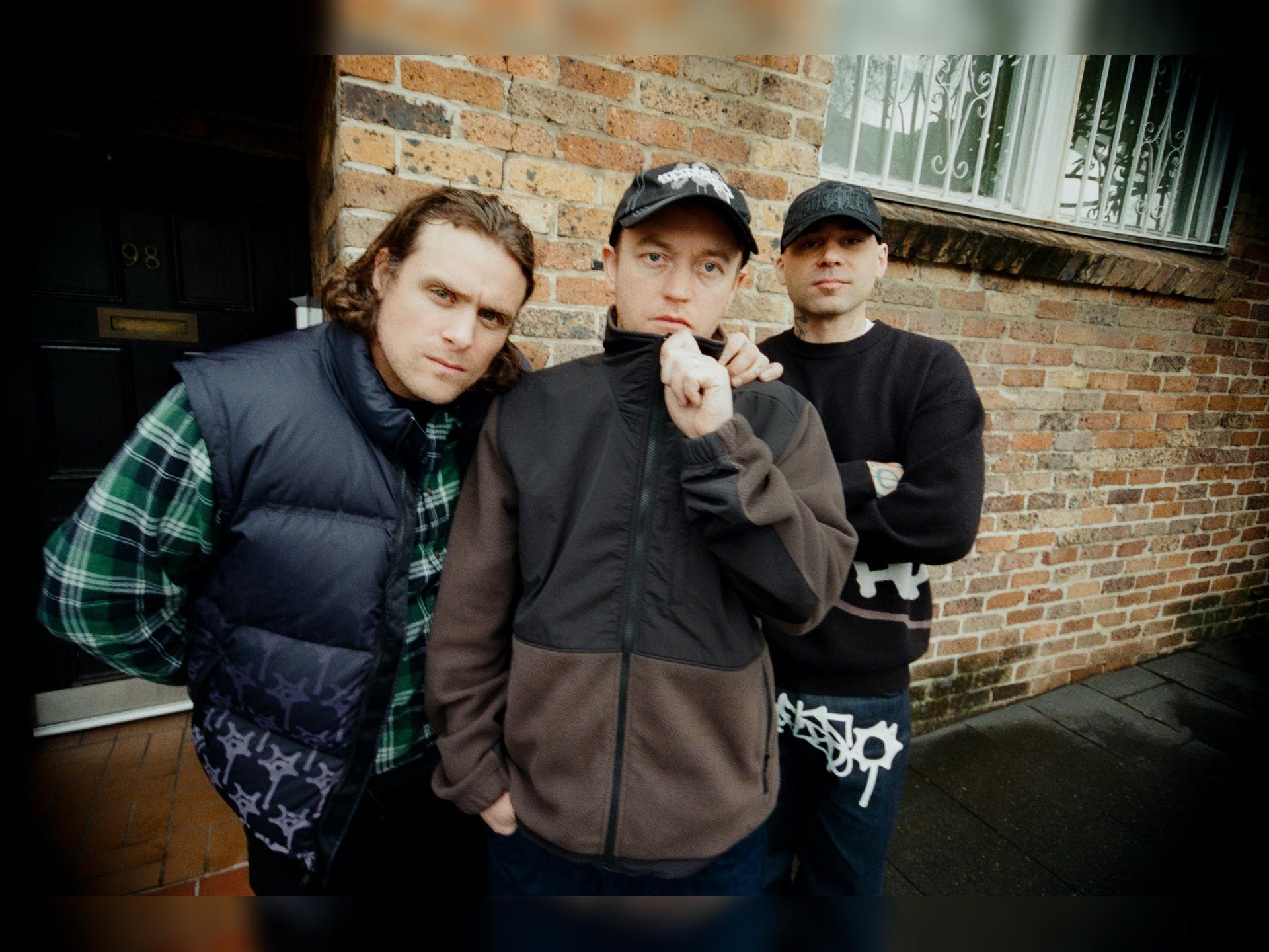 Dma's: Acoustic + Signing