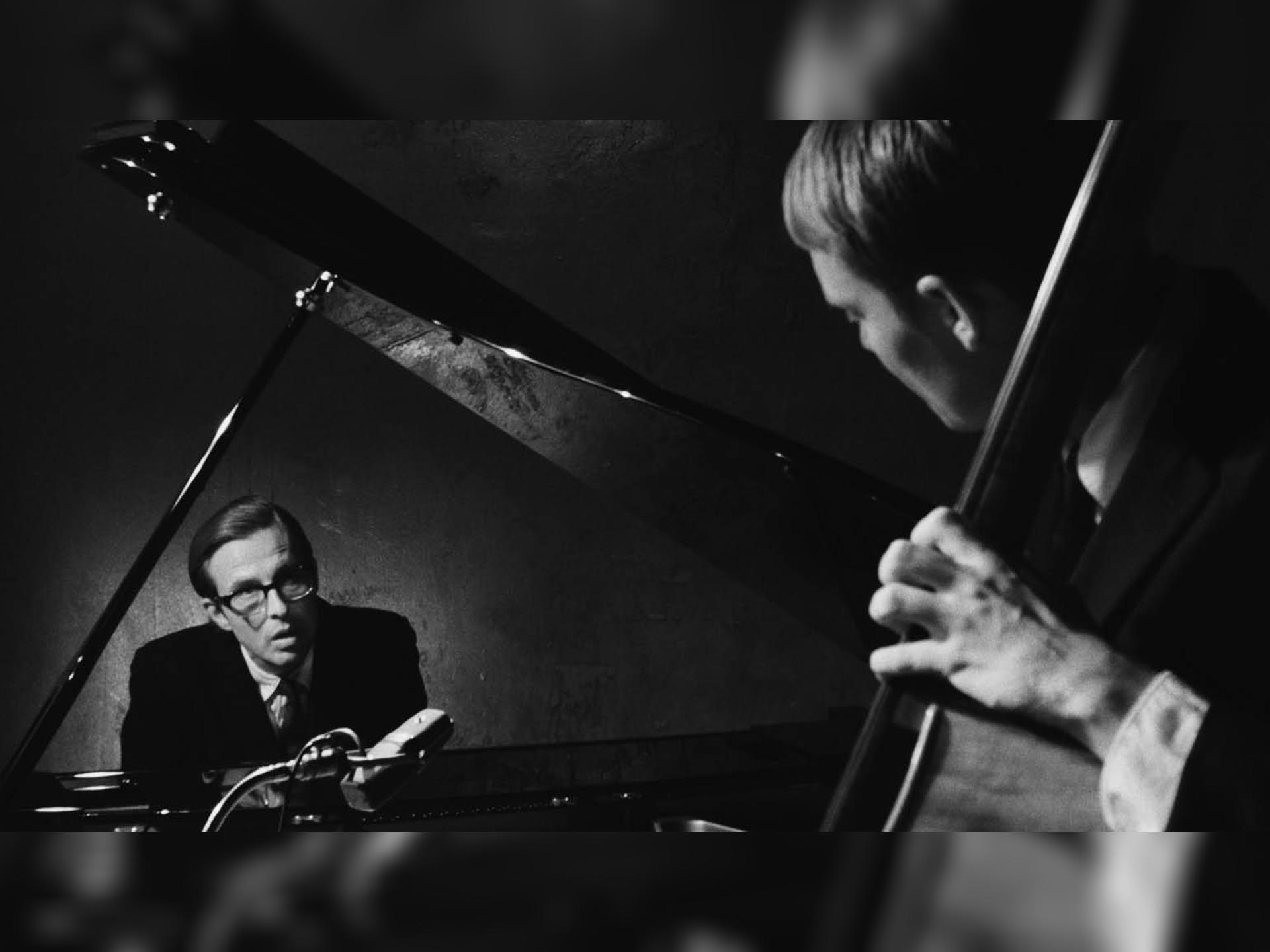 Everybody Digs Bill Evans