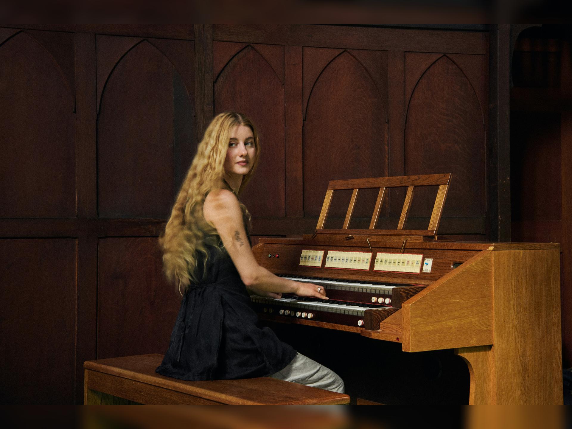 Eliza Oakes at the Old Church, Stoke Newington