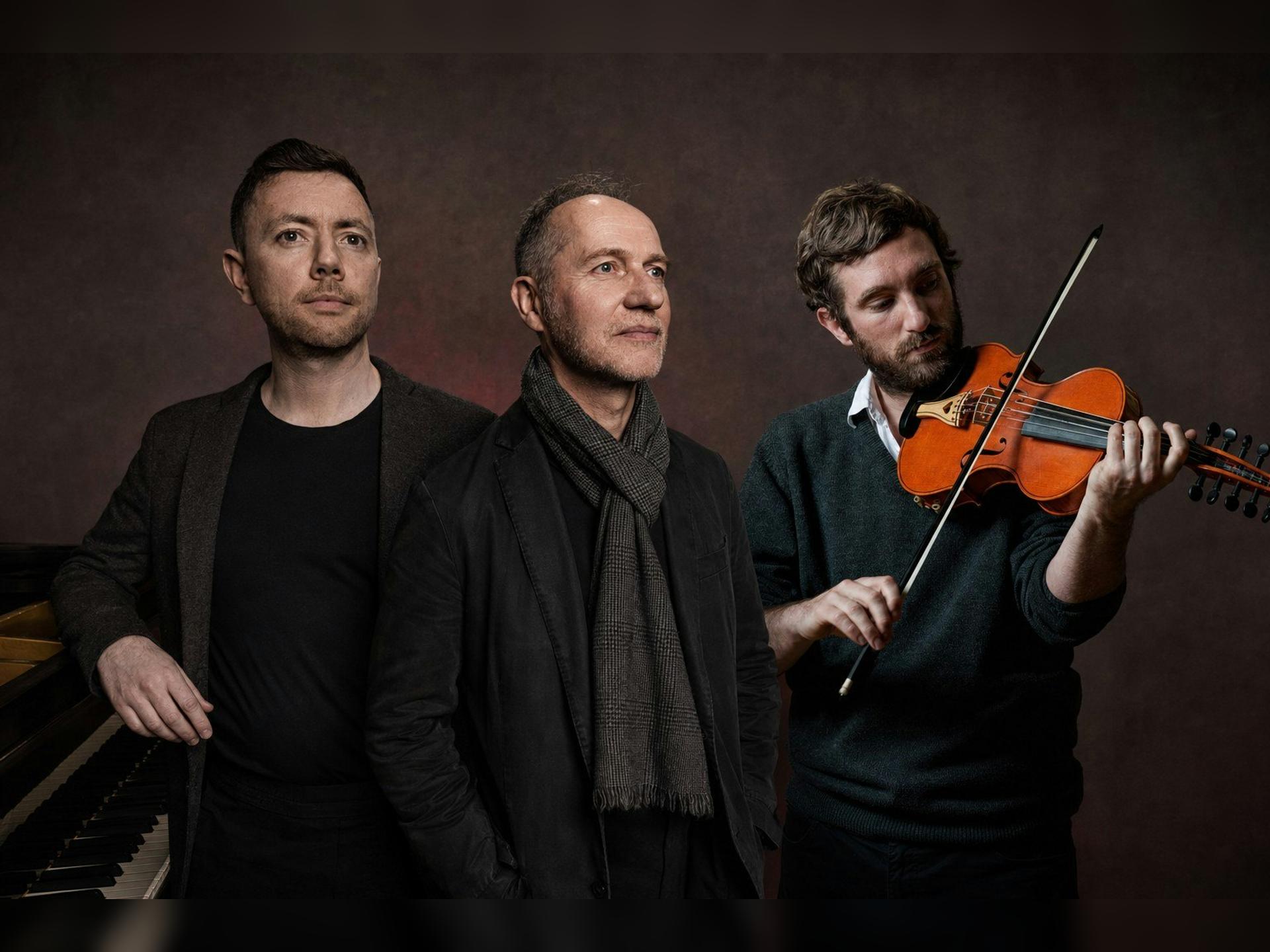 Iarla Ó Lionáird, Caoimhín Ó Raghallaigh & Cormac Mccarthy