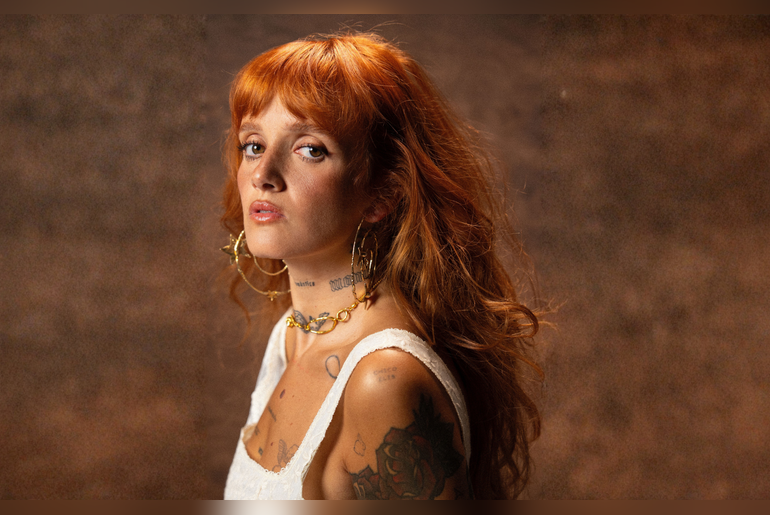 Carolina Deslandes and Support