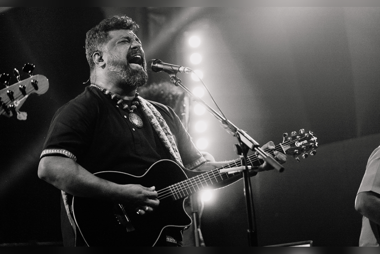 Raghu Dixit and Support