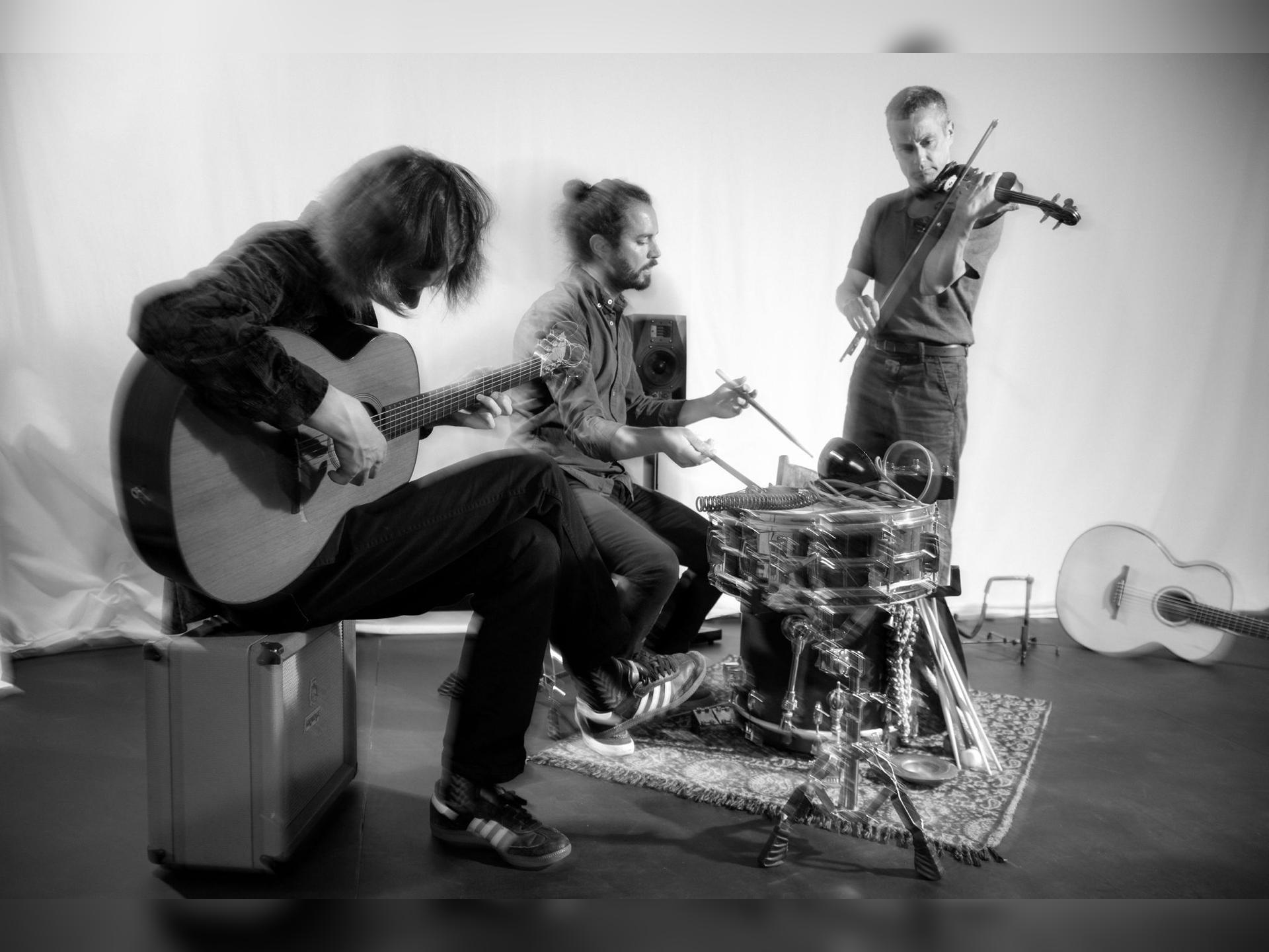 Djf26: Córas Trio