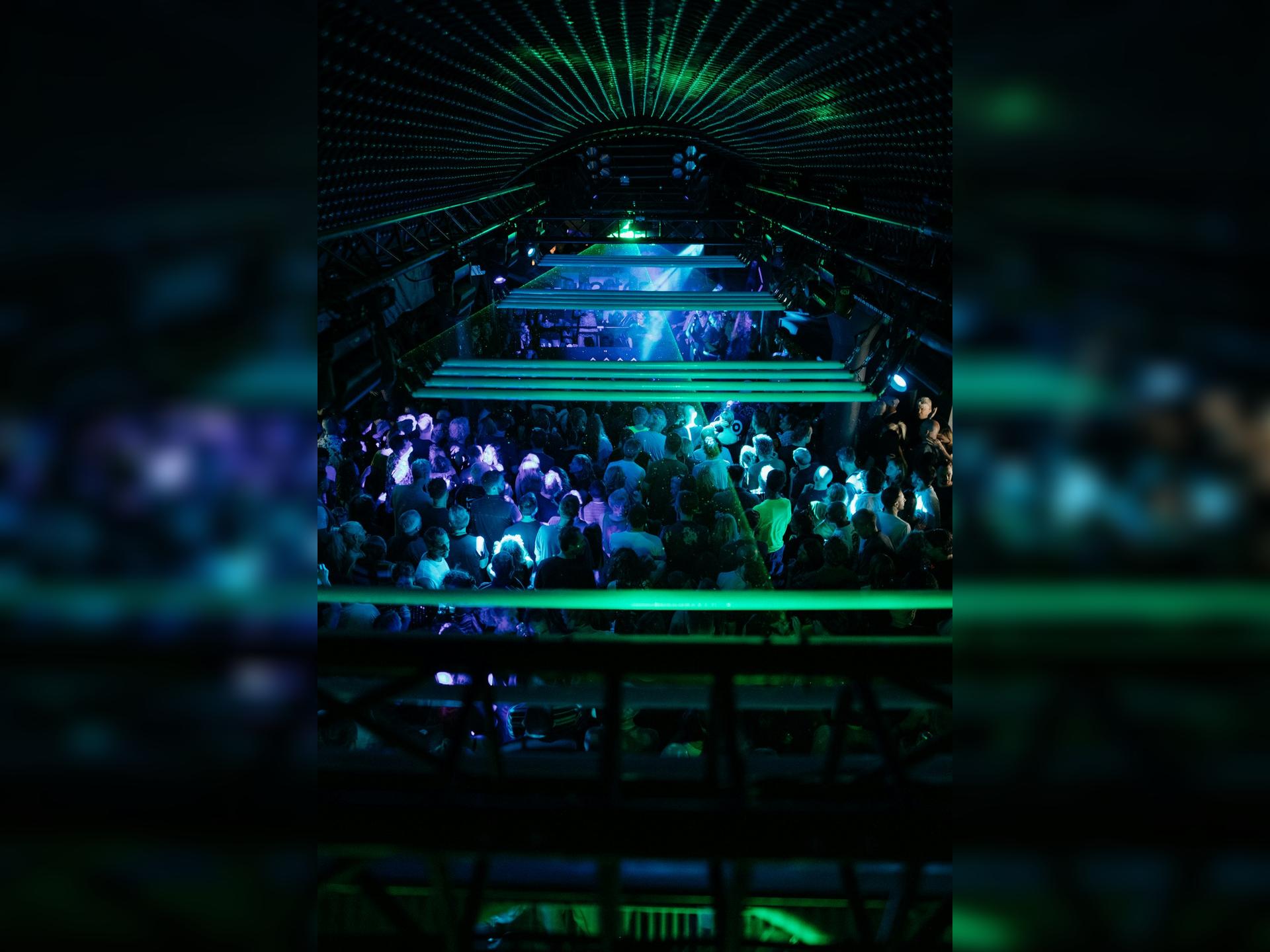 Quarters Nye
